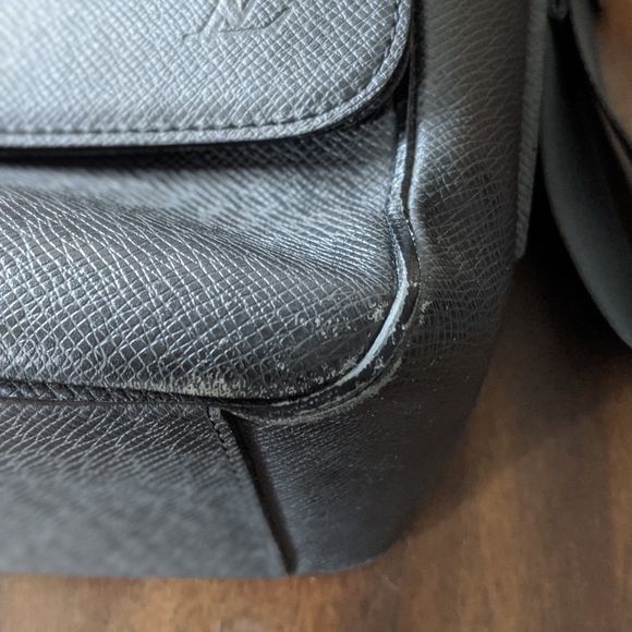 💯Authentic LV Taiga Roman Messenger Bag - Picture 6 of 8